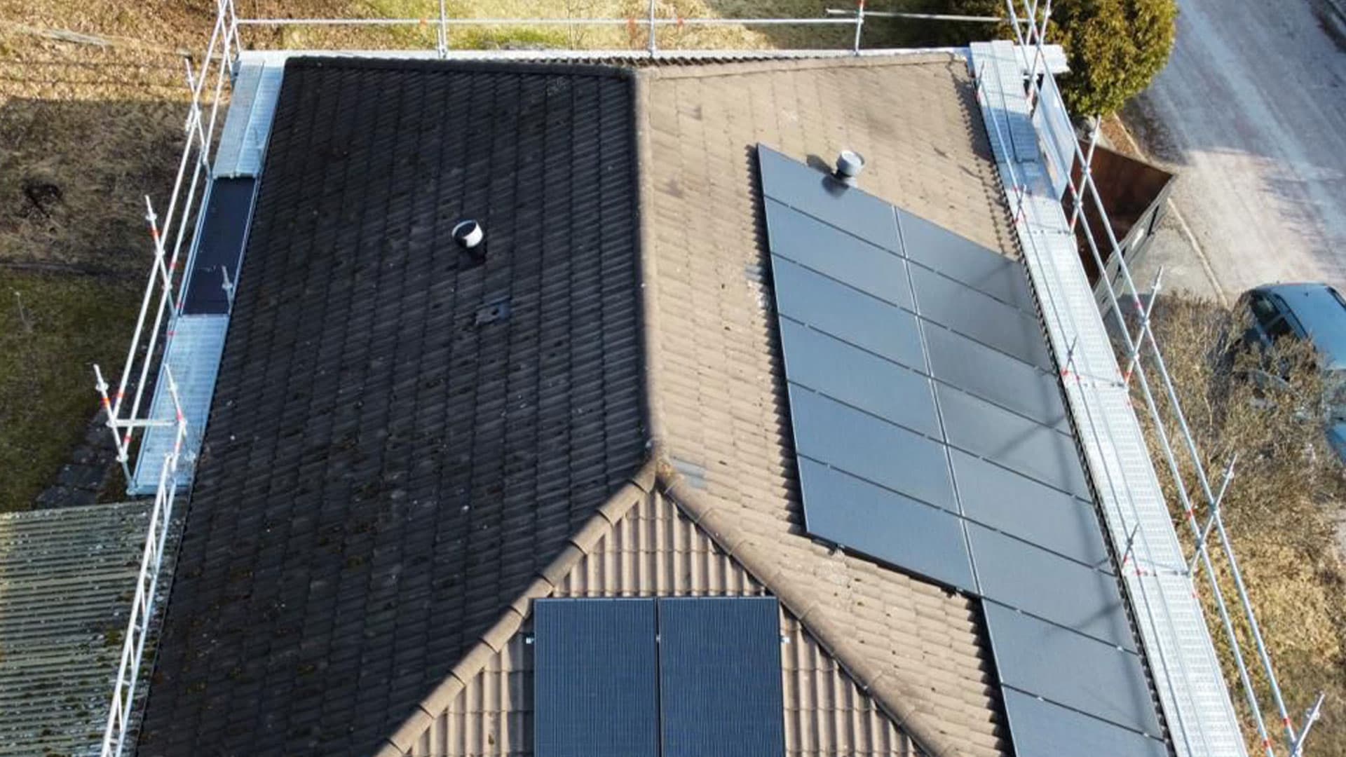 Nytt tak med solceller – före